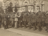 Dekoracja Krzyżami Walecznych i Orderami Virtuti Militari, fot. ze zbiorów Jana Szymańskiego
